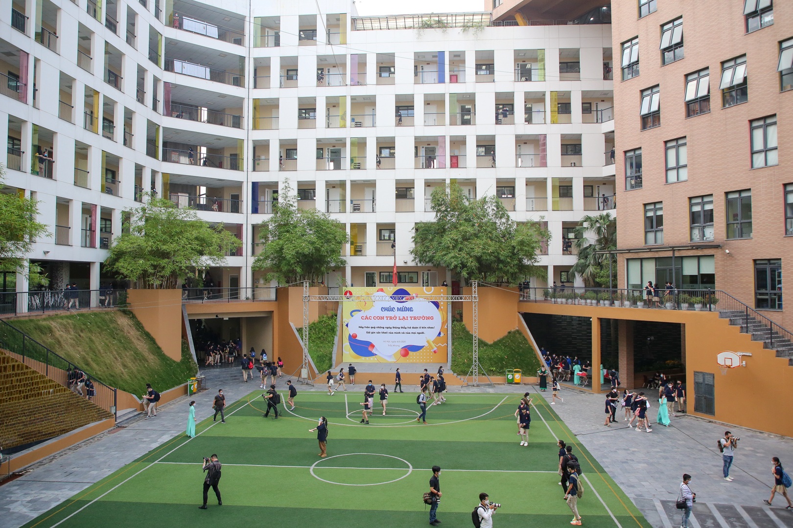 Tiết học đầu tiên giàu cảm xúc của học sinh Hà Nội sau 3 tháng nghỉ dịch - 5 Tiết học đầu tiên giàu cảm xúc của học sinh Hà Nội sau 3 tháng nghỉ dịch - 5