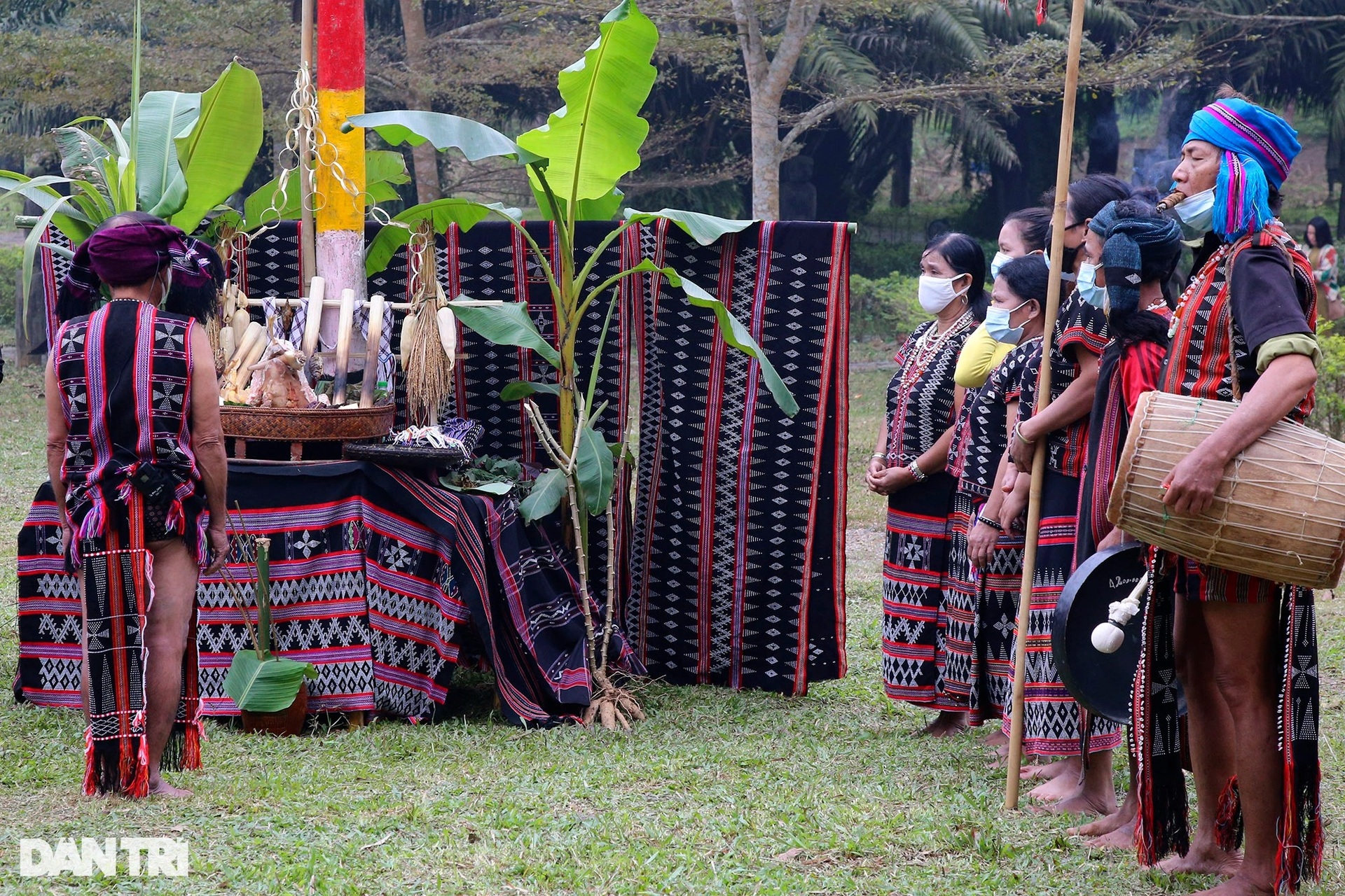 Hoang dã Lễ A Da của người Tà Ôi trên dãy Trường Sơn - 1 Hoang dã Lễ A Da của người Tà Ôi trên dãy Trường Sơn - 1