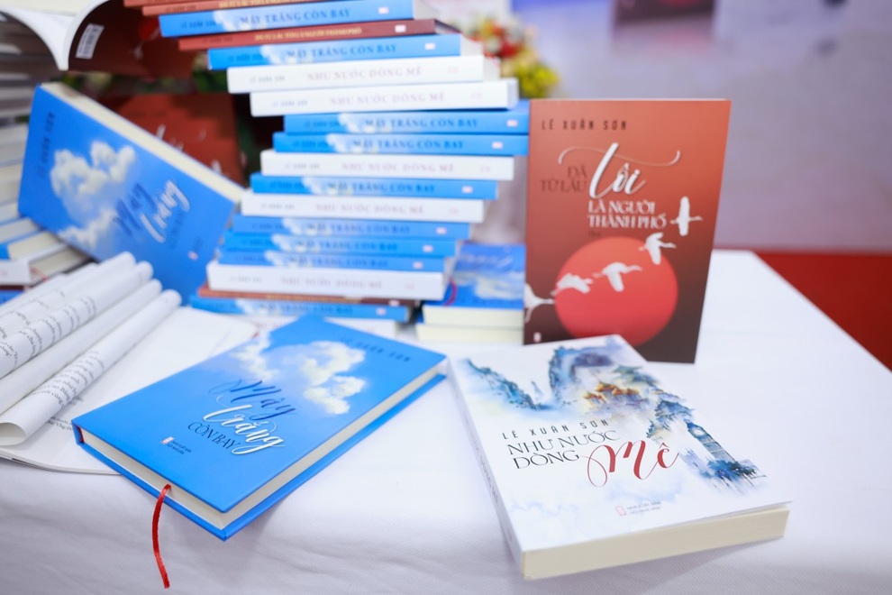 Lê Xuân Sơn và hành trình ký ức qua thi ca - 1 Lê Xuân Sơn và hành trình ký ức qua thi ca - 1