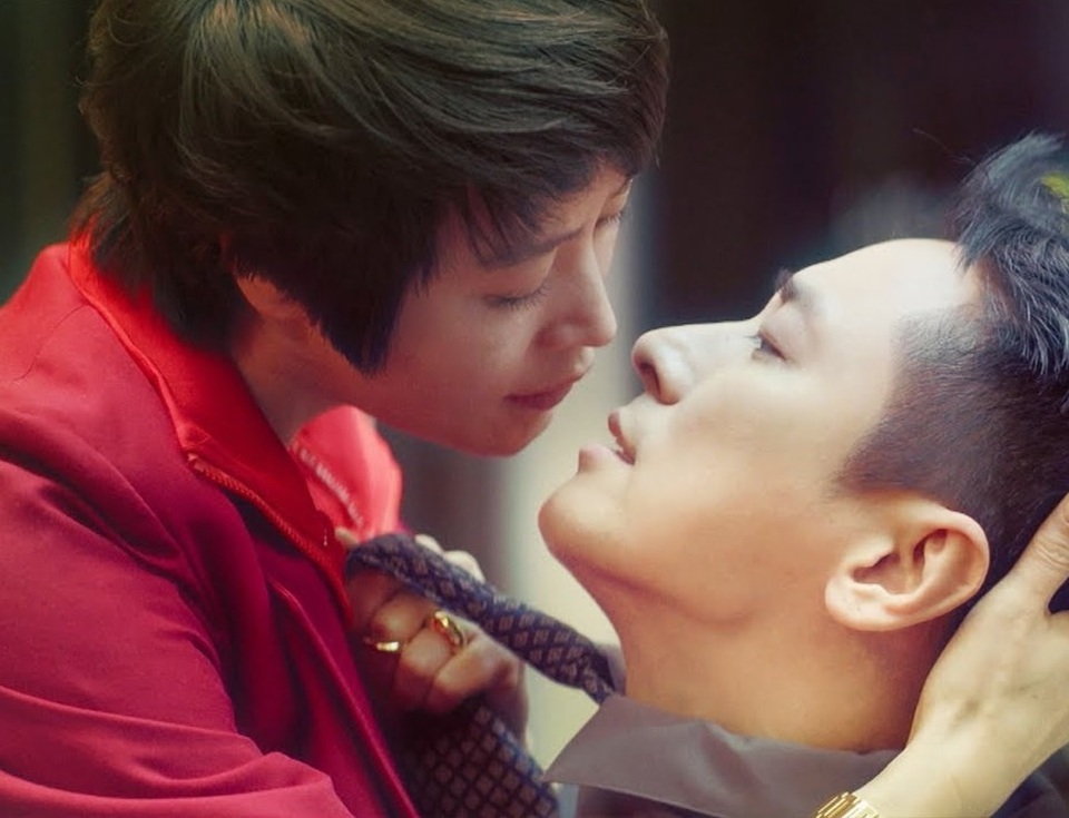 “Hyena”: Sức hút của người phụ nữ trung niên thao túng cuộc chơi - 4 “Hyena”: Sức hút của người phụ nữ trung niên thao túng cuộc chơi - 4