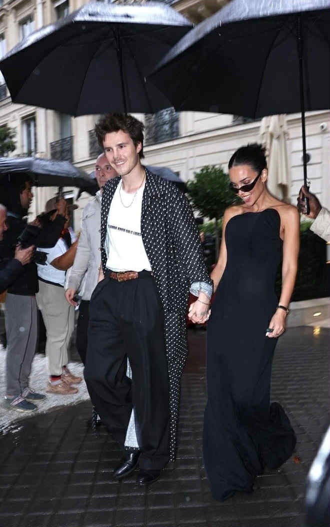 Chuyện tình lệch 10 tuổi của con trai Beckham bị chế giễu - 2
