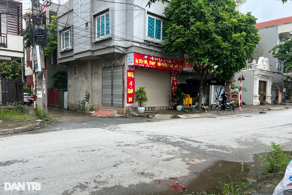 Vụ chém bố và anh trai ở Hà Nội: Nghi phạm cố thủ hơn 4 tiếng - 1