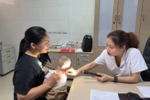 Thời tiết nắng nóng, hơn 2.000 lượt khám bệnh da mỗi ngày