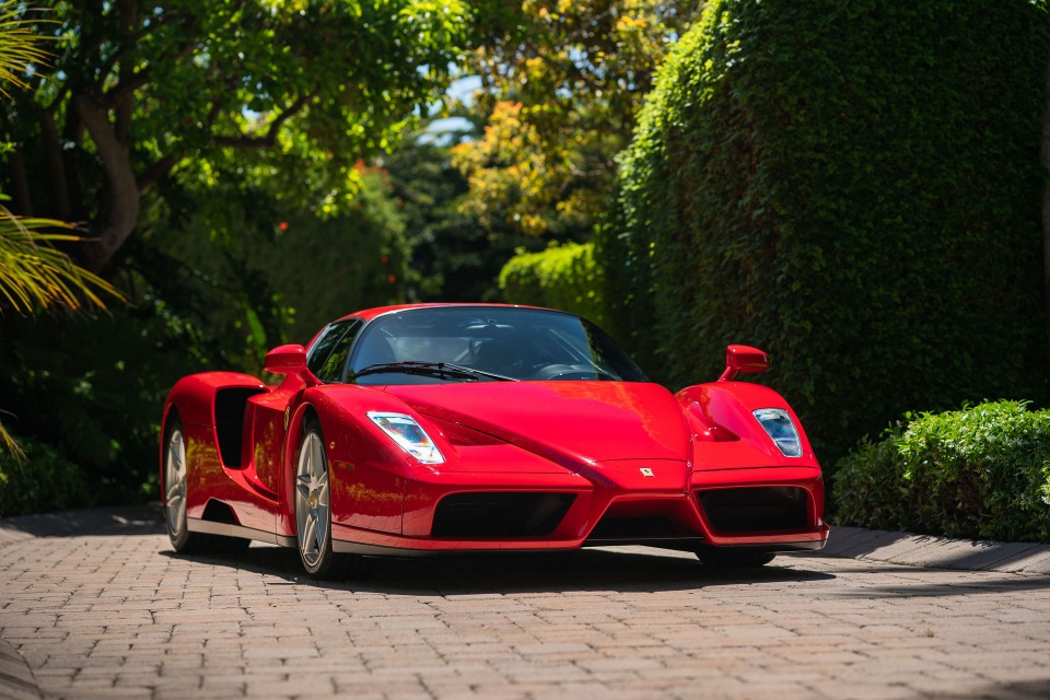 Soi chi tiết siêu xe Ferrari Enzo vừa lập kỷ lục bán đấu giá trực tuyến - 3 Soi chi tiết siêu xe Ferrari Enzo vừa lập kỷ lục bán đấu giá trực tuyến - 3