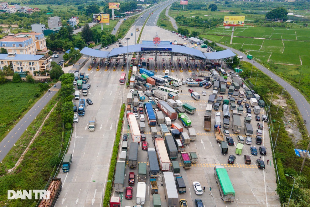 Cửa ngõ Thủ đô ùn tắc kéo dài, hàng nghìn phương tiện buộc phải quay đầu - 12 Cửa ngõ Thủ đô ùn tắc kéo dài, hàng nghìn phương tiện buộc phải quay đầu - 12