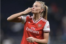 Những nữ cầu thủ xinh đẹp của nước Anh