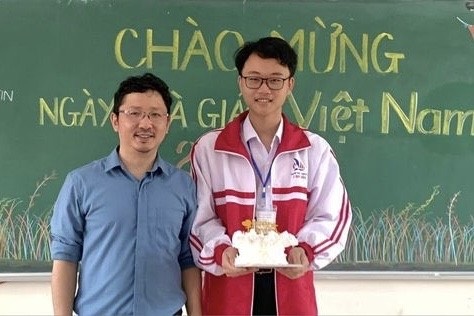 Talented male student, 3 consecutive years winning national excellent student award - 3 Nam sinh tài hoa, 3 năm liền đạt giải học sinh giỏi quốc gia - 3