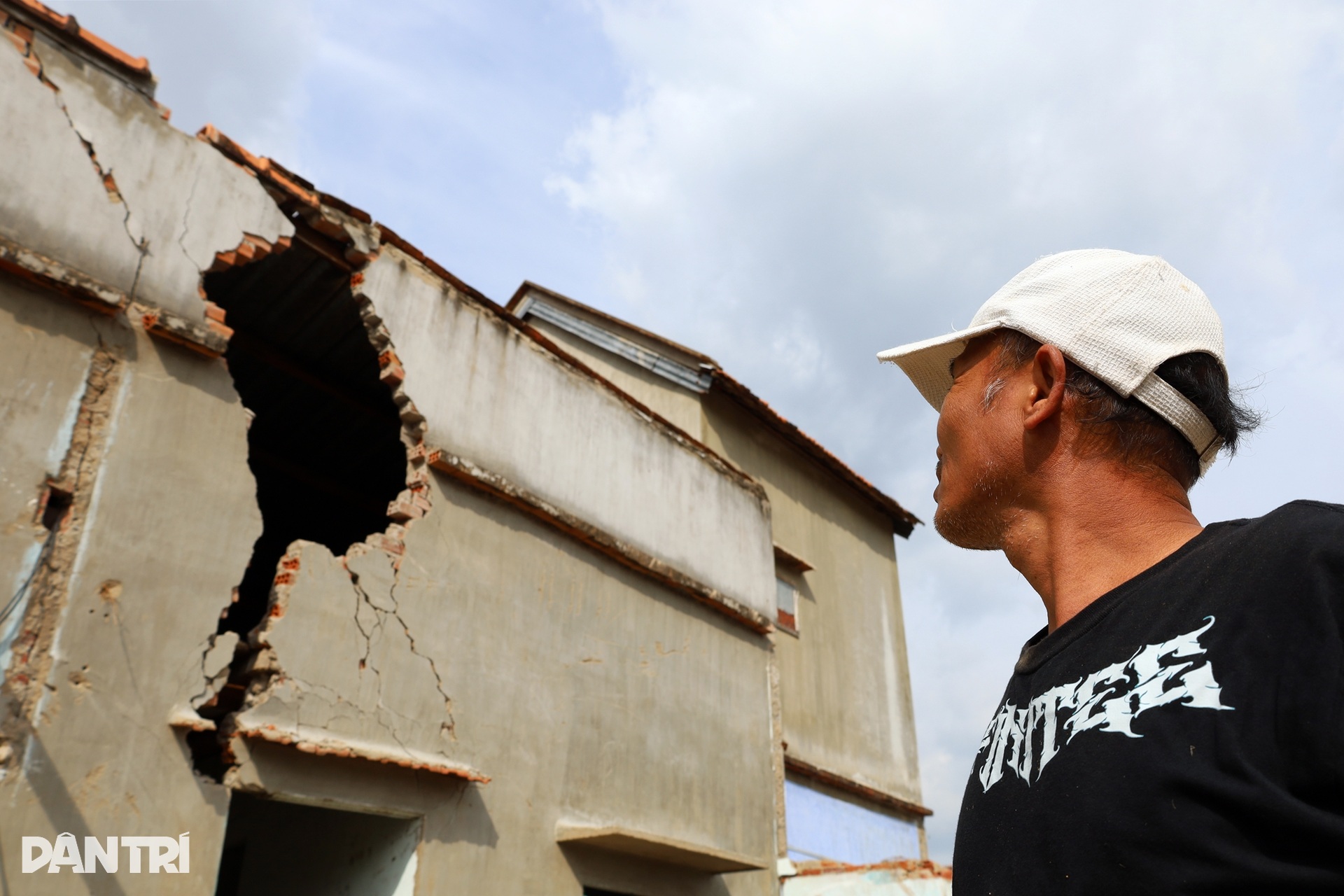 Lũ kéo giường lên mái nhà vừa xong, người dân lại lo bão Koto ập tới - 5