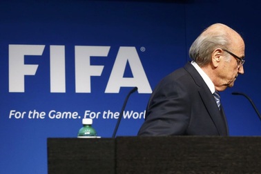 Sepp Blatter bất ngờ từ chức Chủ tịch FIFA