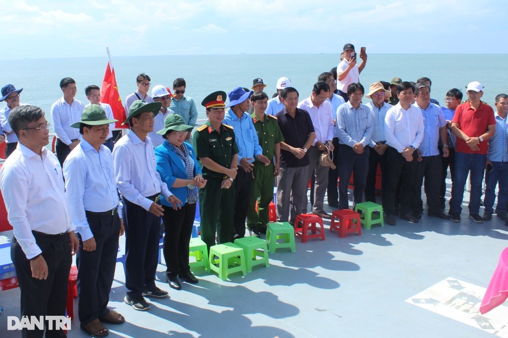Lần đầu tiên khởi công khai thác cát biển làm đường cao tốc