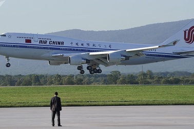 Máy bay Trung Quốc hạ cánh khẩn cấp vì một chiếc bút máy