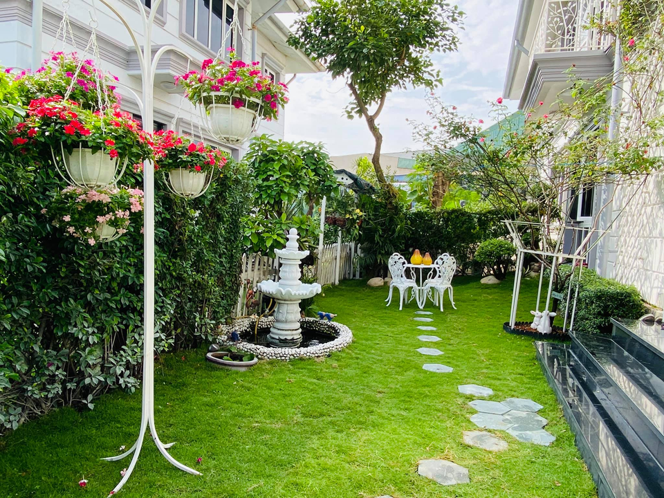 Căn biệt thự có khu vườn “hoa nở suốt 4 mùa” đẹp tuyệt ở Sài Gòn - 8 Căn biệt thự có khu vườn “hoa nở suốt 4 mùa” đẹp tuyệt ở Sài Gòn - 8