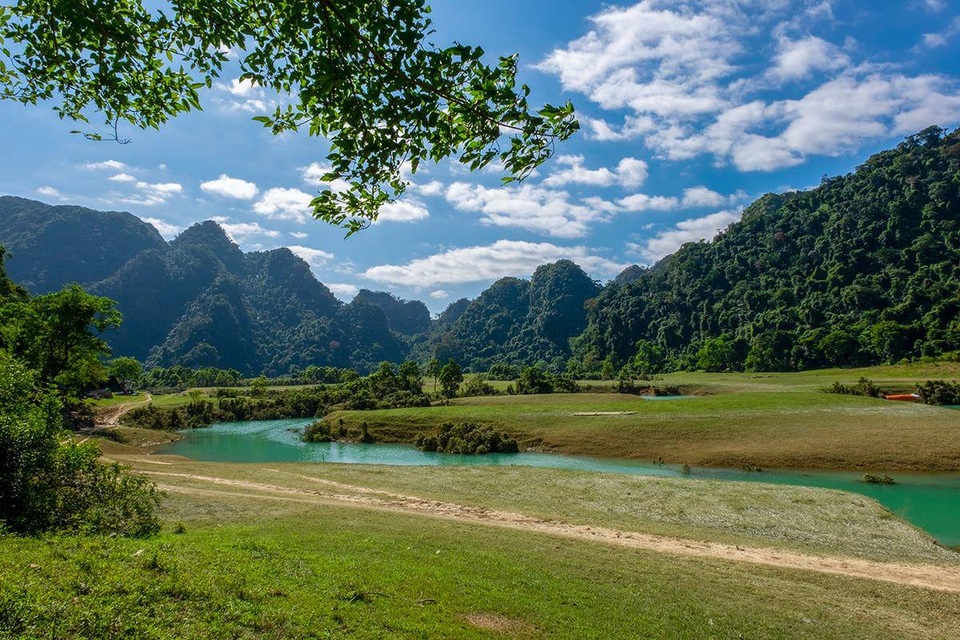 Miền thảo nguyên xanh đẹp tựa “tiên cảnh” cách Hà Nội chỉ hơn 100km - 2 Miền thảo nguyên xanh đẹp tựa “tiên cảnh” cách Hà Nội chỉ hơn 100km - 2