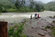 45 du khách mắc kẹt trên núi ở Khánh Hòa