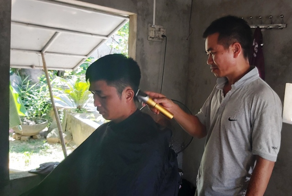 Nam sinh suy thận tiếp tục được bạn đọc Dân trí giúp đỡ hơn 45 triệu đồng - 1 Nam sinh suy thận tiếp tục được bạn đọc Dân trí giúp đỡ hơn 45 triệu đồng - 1