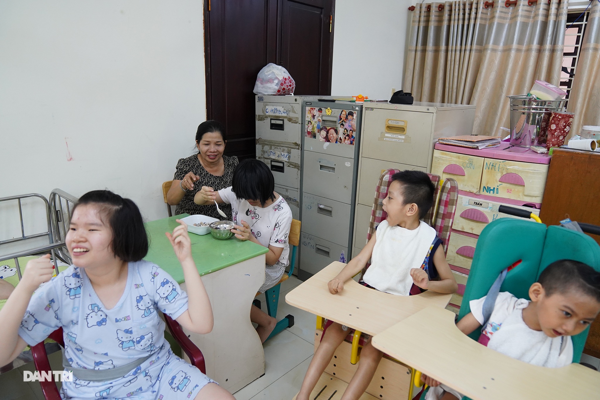 Dạy trẻ khuyết tật đòi hỏi phải kiên nhẫn và yêu thương - 10 Dạy trẻ khuyết tật đòi hỏi phải kiên nhẫn và yêu thương - 10