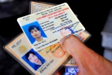 Bãi bỏ quy định buộc đổi bằng lái xe vật liệu giấy sang nhựa