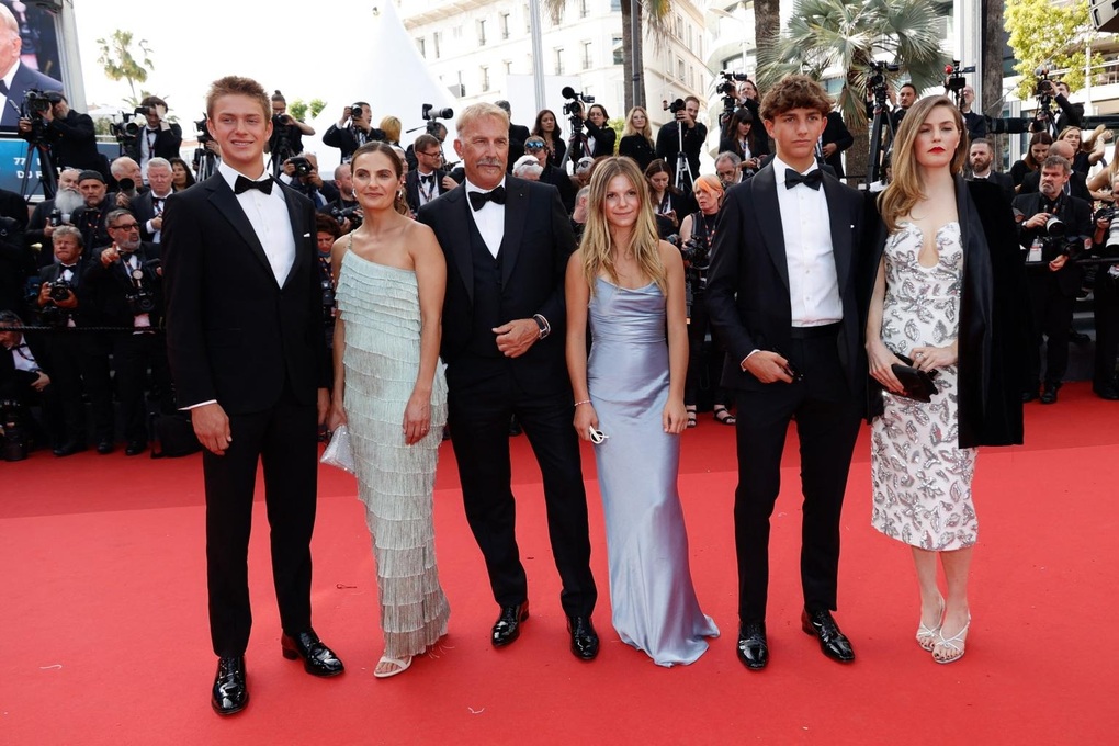 Sự nguy hiểm ở Cannes: Tài tử phải hứng chê bai ngay sau 10 phút vỗ tay - 2 Sự nguy hiểm ở Cannes: Tài tử phải hứng chê bai ngay sau 10 phút vỗ tay - 2