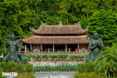 Ngôi chùa như đang ẩn mình trong rừng cây ở Hà Nam