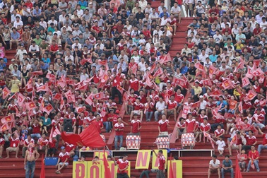 Khai cuộc V-League nhìn từ khán đài