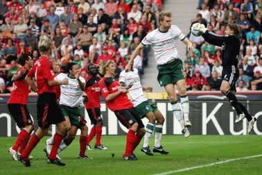 Hòa Bremen, Leverkusen lỡ cơ hội giành ngôi đầu bảng