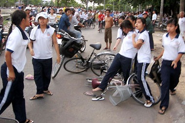 Cử tri “truy” trách nhiệm bạo lực học đường