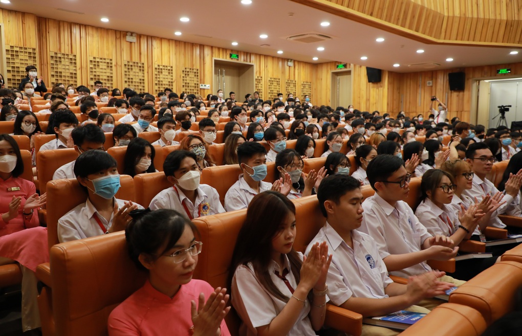 Cựu Thủ tướng Israel: Thứ bậc không chỗ đứng khi tập thể động não, suy nghĩ - 2 Cựu Thủ tướng Israel: Thứ bậc không chỗ đứng khi tập thể động não, suy nghĩ - 2