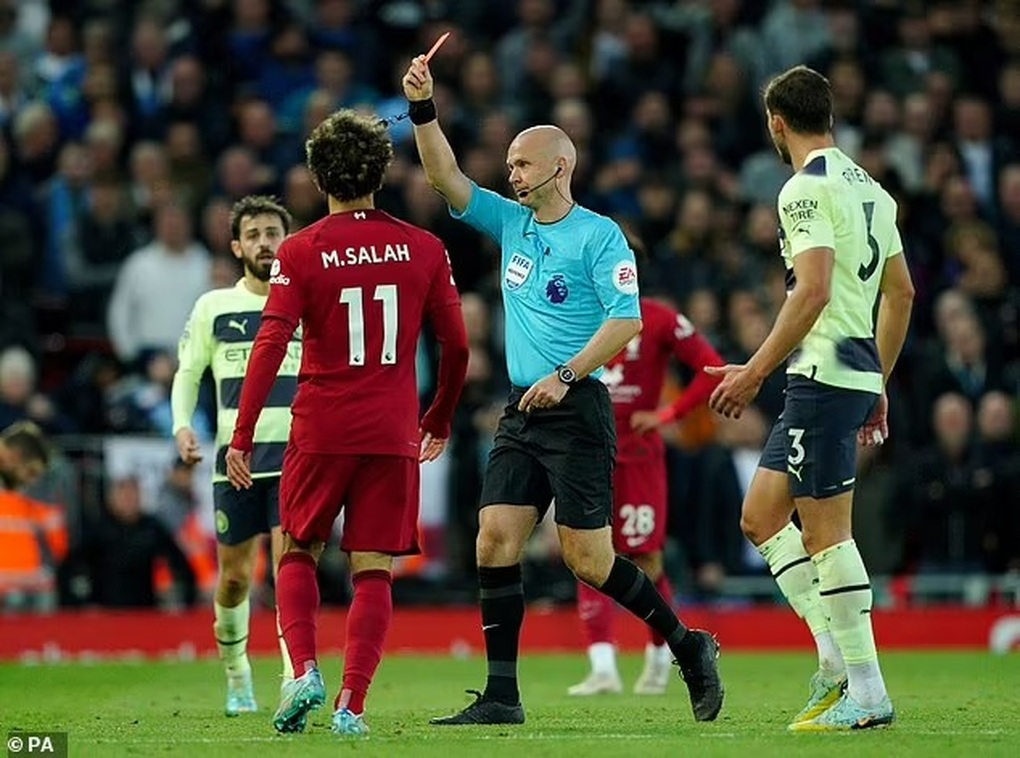 Vì sao HLV Jurgen Klopp phải nhận thẻ đỏ ở đại chiến với Man City? - 2 Vì sao HLV Jurgen Klopp phải nhận thẻ đỏ ở đại chiến với Man City? - 2