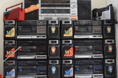 Người đàn ông ở Hà Nội "săn" loa đài cổ,  "trắng đêm" đấu giá online