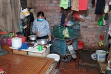 Người lao động nghèo lao đao giữa “cơn bão” dịch Covid-19