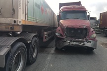 Xe container tông hàng loạt phương tiện đang dừng đèn đỏ