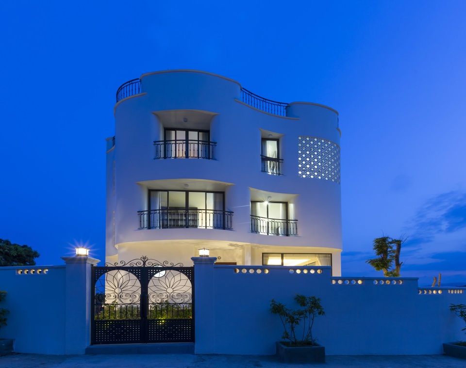 Gia đình ở Nha Trang xây biệt thự “lưng tựa núi, mặt hướng biển” tuyệt đẹp - 8