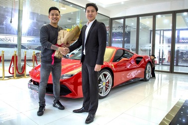 Ca sỹ Tuấn Hưng mang siêu xe đi phủ gốm