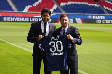 Messi ra mắt người hâm mộ PSG trên sân Parc des Princes