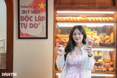 Chi tiền triệu giữ chỗ quán cà phê Hà Nội xem diễu hành, khách lo mất chỗ