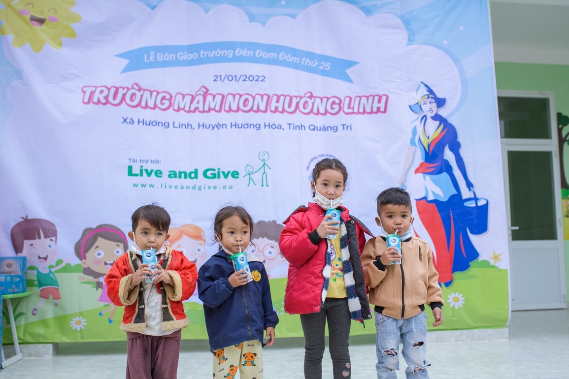 25 năm FrieslandCampina Việt Nam và công trình Đèn Đom Đóm thứ 25 - 4 25 năm FrieslandCampina Việt Nam và công trình Đèn Đom Đóm thứ 25 - 4