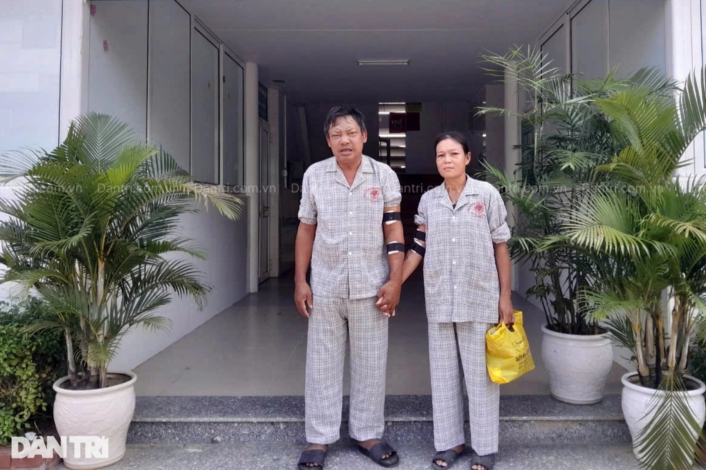 Vợ chồng mắc cùng bệnh hiểm nghèo, canh cánh nỗi lo đôi mắt của con trai - 5 Vợ chồng mắc cùng bệnh hiểm nghèo, canh cánh nỗi lo đôi mắt của con trai - 5