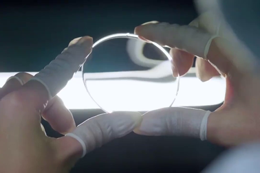 Đảm bảo an toàn vệ sinh khi đo mắt, đổi kính thuốc cùng Essilor