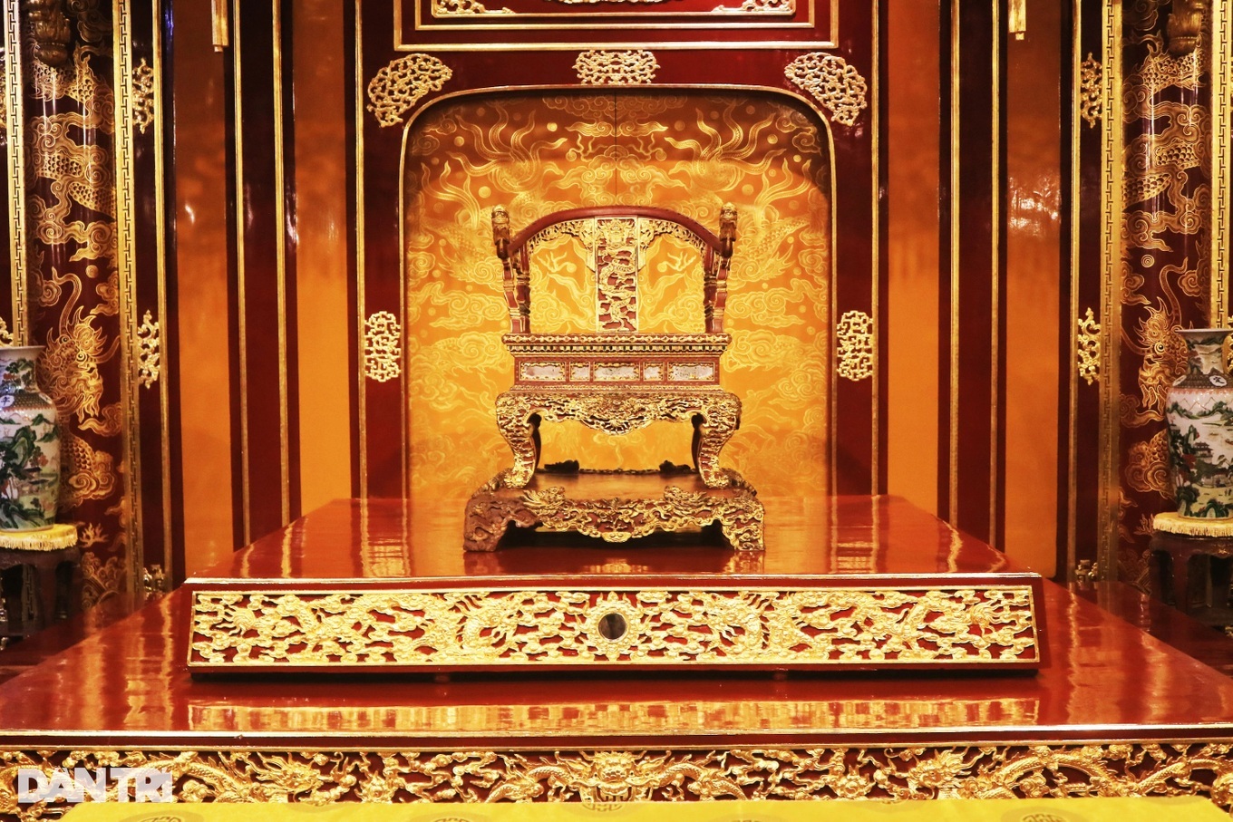 Ngai vàng bị phá: Câu hỏi nhức nhối về sự an toàn của bảo vật quốc gia - 1 Ngai vàng bị phá: Câu hỏi nhức nhối về sự an toàn của bảo vật quốc gia - 1
