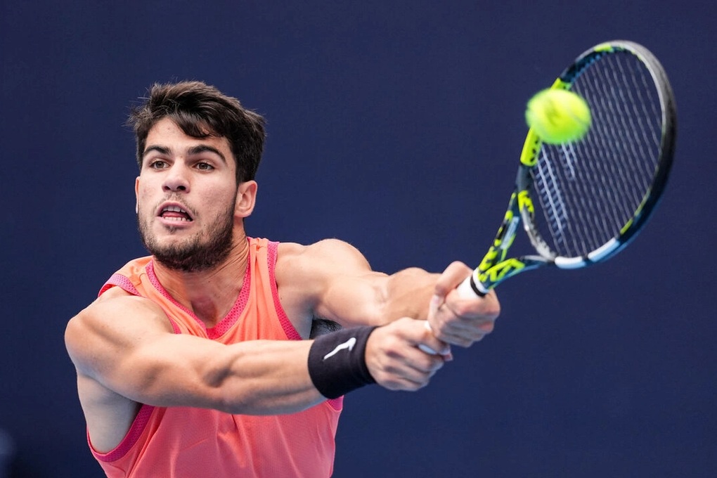 Alcaraz và Medvedev dễ dàng chiến thắng ở trận mở màn China Open - 1 Alcaraz và Medvedev dễ dàng chiến thắng ở trận mở màn China Open - 1