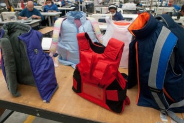 Mỹ nhập khẩu quần áo chống đạn cho trẻ em 