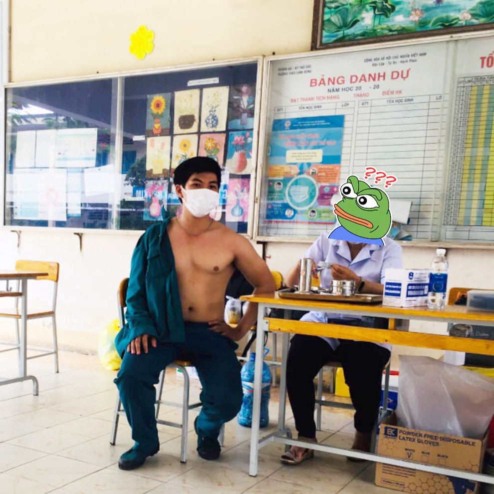 Anh dân quân tự vệ thành cây treo nước biển khiến cư dân mạng tan chảy - 3 Anh dân quân tự vệ thành cây treo nước biển khiến cư dân mạng tan chảy - 3