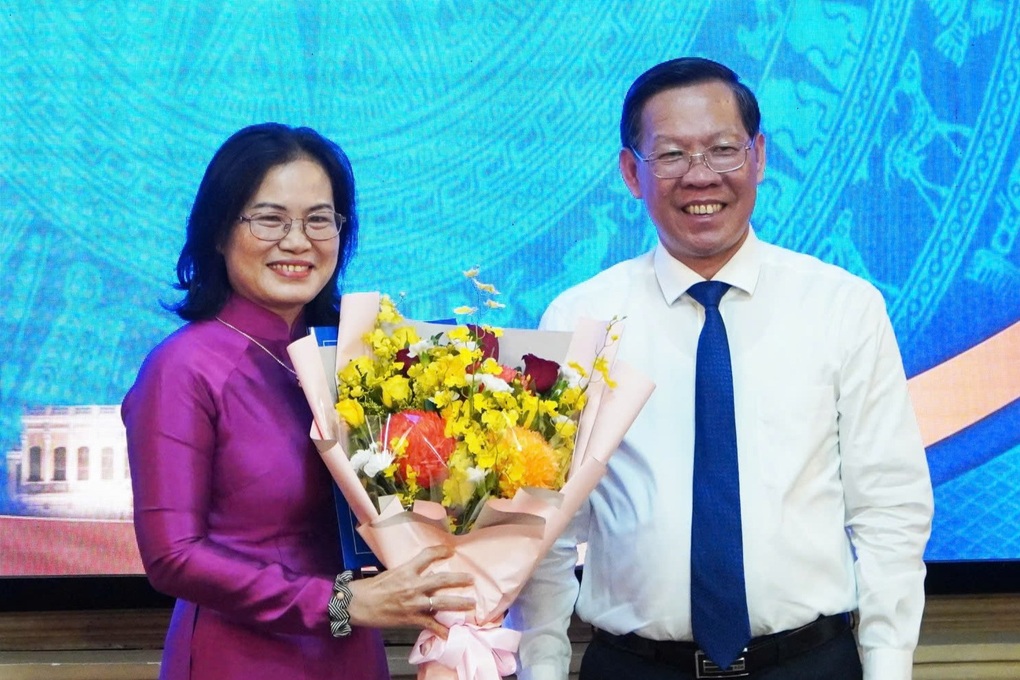 TPHCM có tân Giám đốc Sở Tư pháp và 2 chủ tịch quận - 1 TPHCM có tân Giám đốc Sở Tư pháp và 2 chủ tịch quận - 1