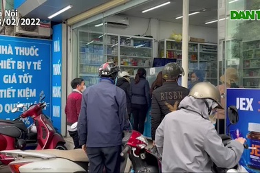 Kit test Covid-19 "cháy" hàng, người Hà Nội "quay cuồng" tìm mua