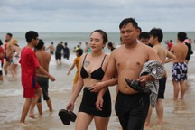 Khách đến Vũng Tàu nghỉ lễ 2/9 rất đông nhưng giảm so hàng năm