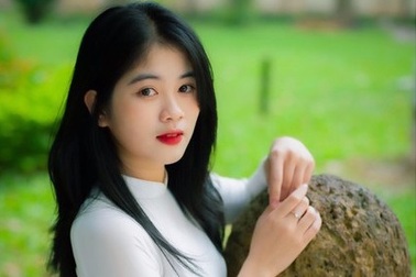 Nàng thơ xinh tựa thiên thần trong áo dài trắng đốn tim cộng đồng mạng