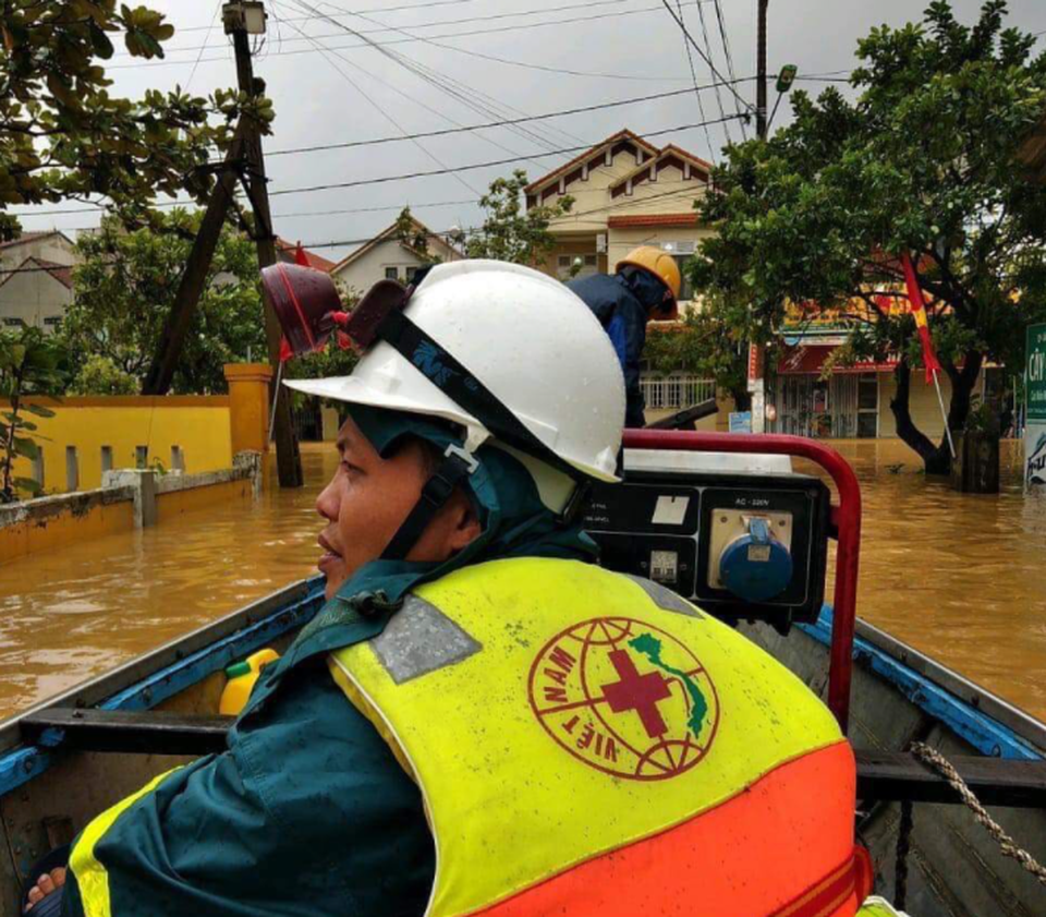 Nhà mạng huy động toàn lực cùng miền Trung khắc phục hậu quả bão lũ - 6 Nhà mạng huy động toàn lực cùng miền Trung khắc phục hậu quả bão lũ - 6