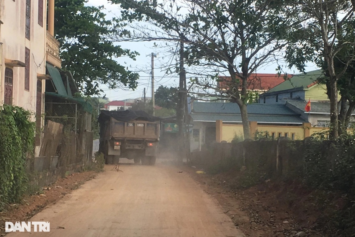 Đất tặc lộng hành, trộm tài nguyên chạy rầm rập giữa ban ngày - 2 Đất tặc lộng hành, trộm tài nguyên chạy rầm rập giữa ban ngày - 2