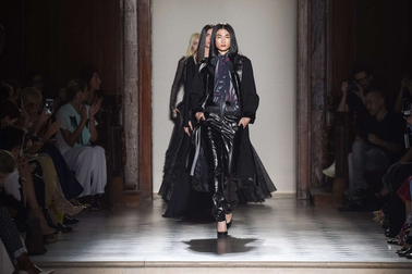 Việt Nam có siêu mẫu trình diễn tại tuần lễ thời trang cao cấp Paris