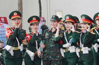 Nhan sắc xinh đẹp của nữ Trung úy tham gia diễu binh sáng 30/4 - 5